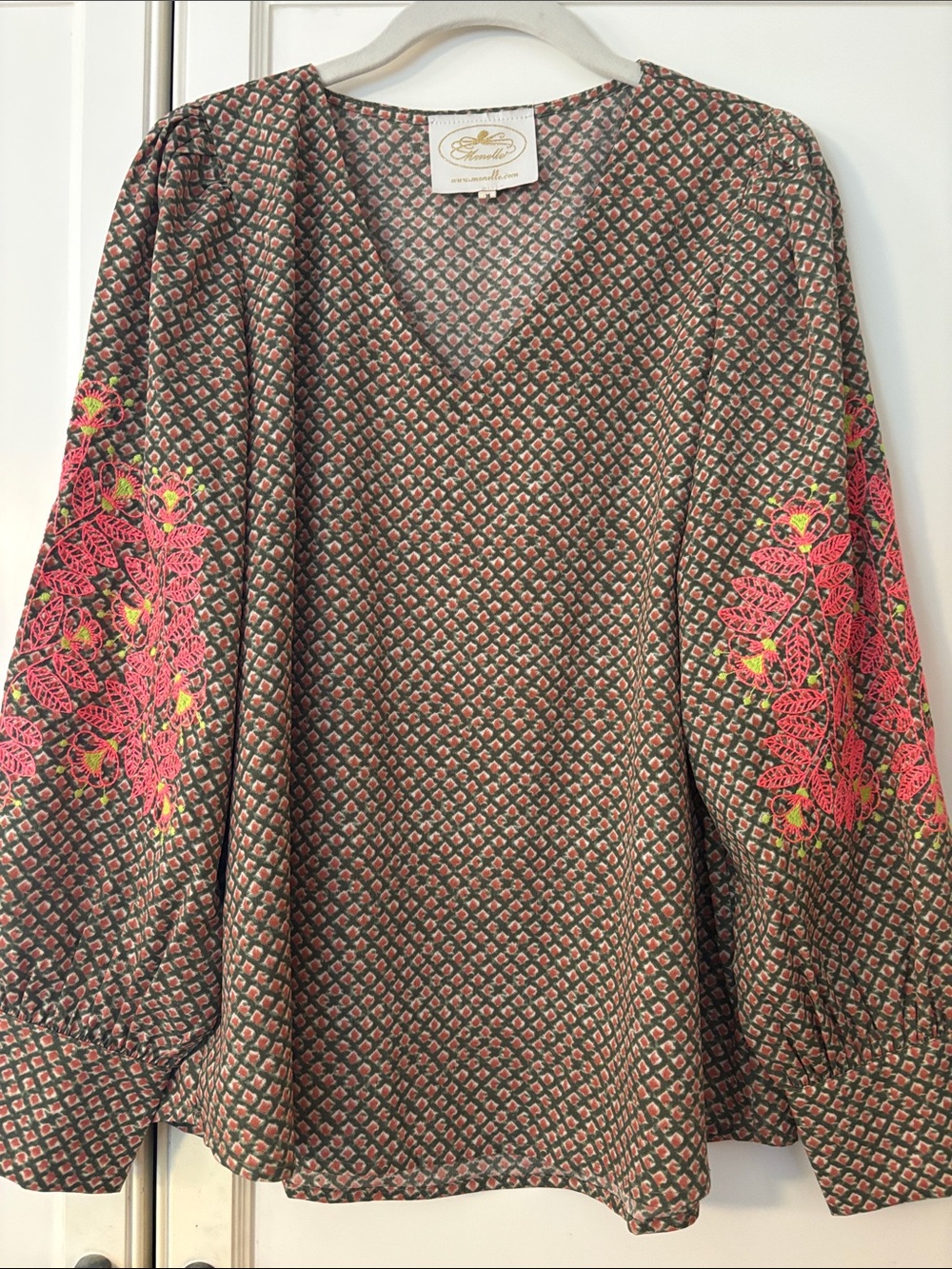 Monelle Embroidered Sleeve V-Neck blouse - green/pink size medium